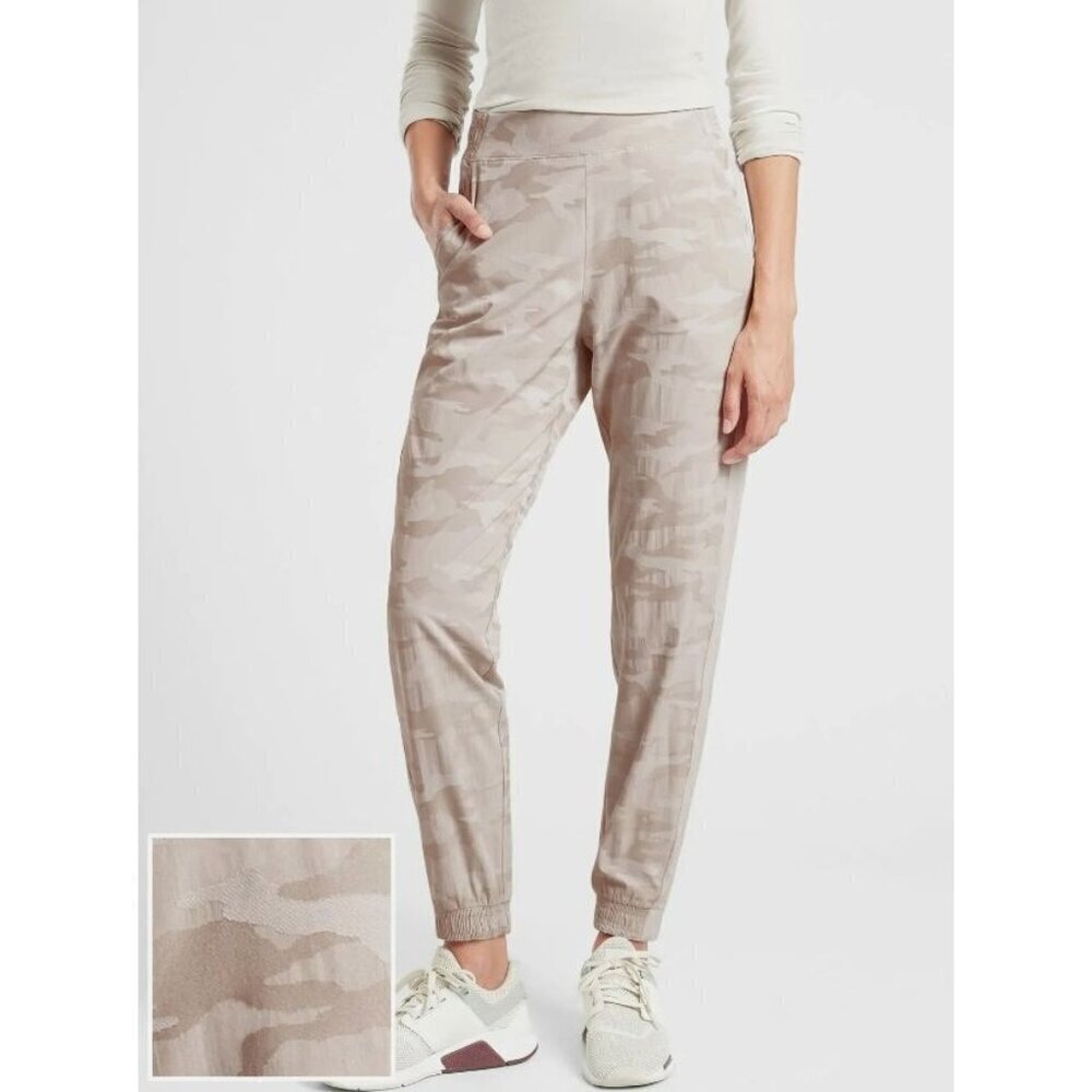 Athleta Brooklyn Camo Jogger Pants Elastic Waistband Abalone Beige Womens 24 NWT